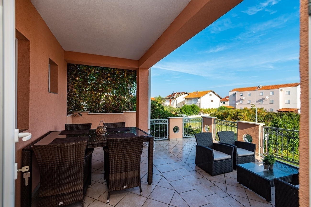 Dvosobni apartma S teraso Nin, Zadar  A-b