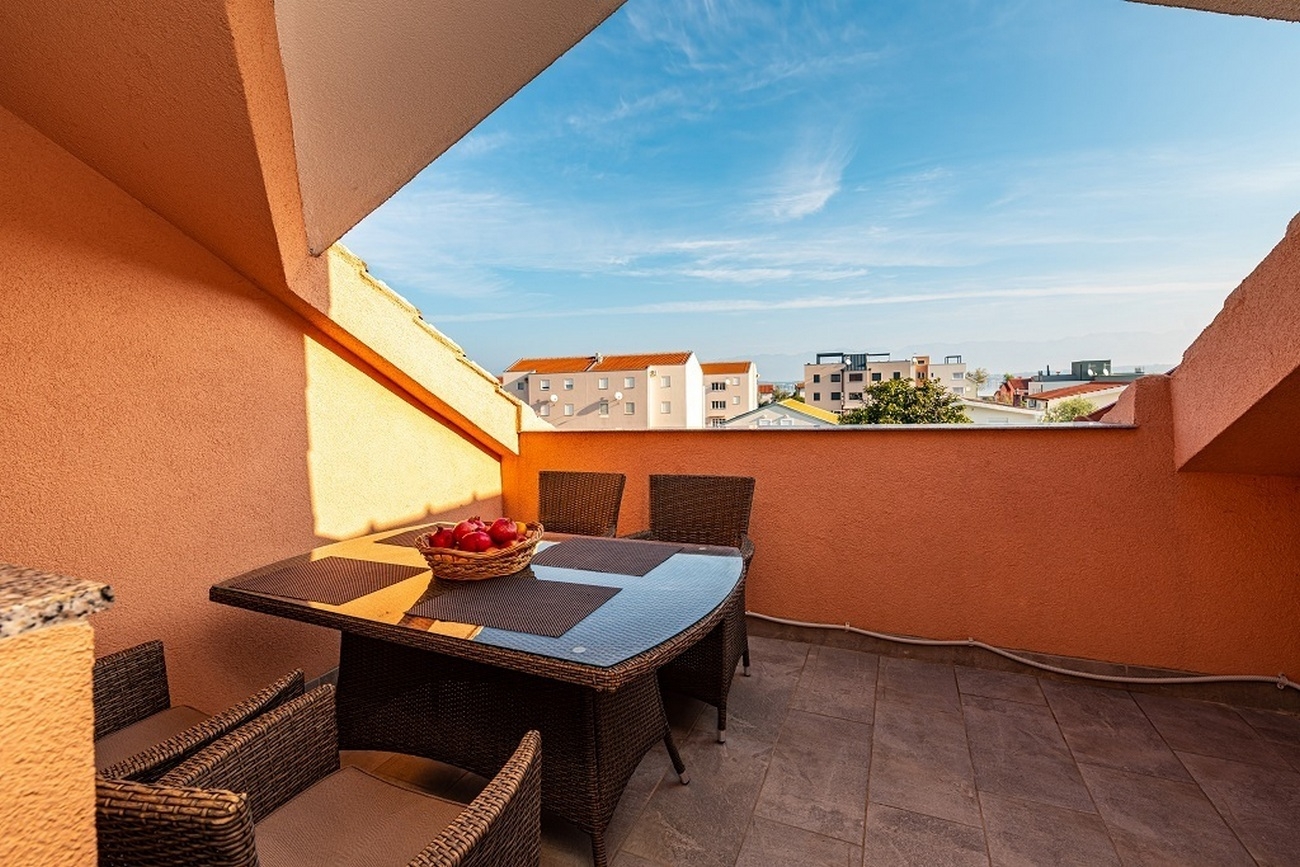 Two bedroom apartment with terrace Nin, Zadar (A-5936-c)