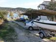 Parking lot Vinišće, Trogir, Parking lot 5946 - Apartments by the sea.