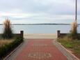 Vrsi - Mulo, Zadar, Двор 5951 - Апартаменты вблизи моря с галечным пляжем.