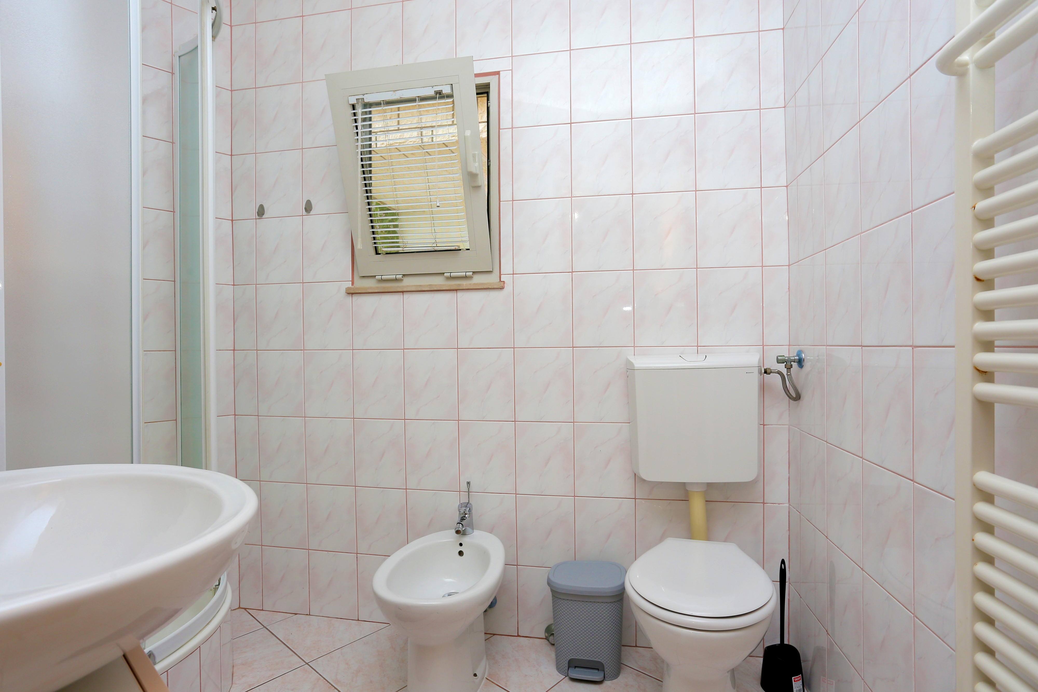 Three bedroom apartment with terrace Marina, Trogir  A-b