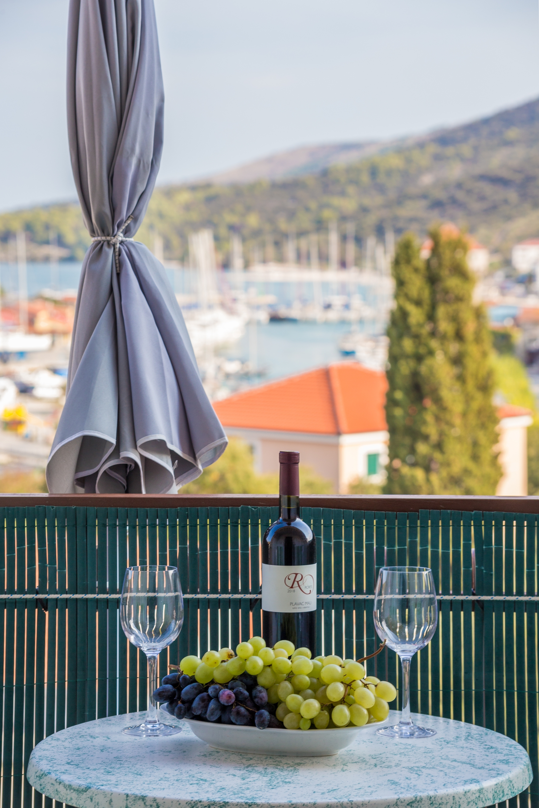 One bedroom apartment with balcony and sea view Marina, Trogir  A-c