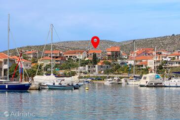 Marina, Trogir, Obiekt 5953 - Kwatery ze żwirową plażą.