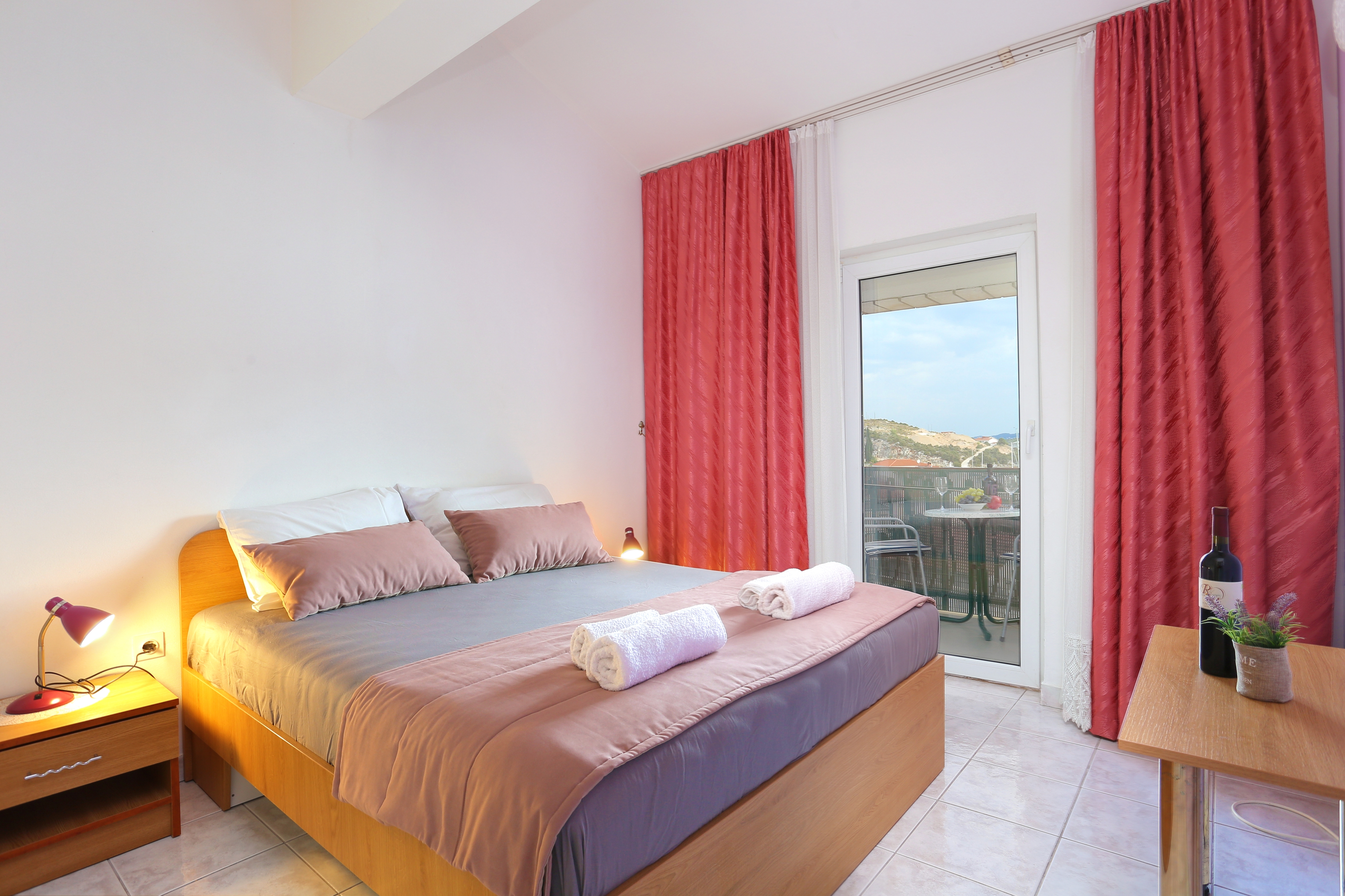 Room with balcony and sea view Marina, Trogir (S-5953-a)