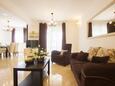Obývací pokoj Okrug Gornji, Obývací pokoj v ubytování typu apartment, s klimatizací a WiFi.