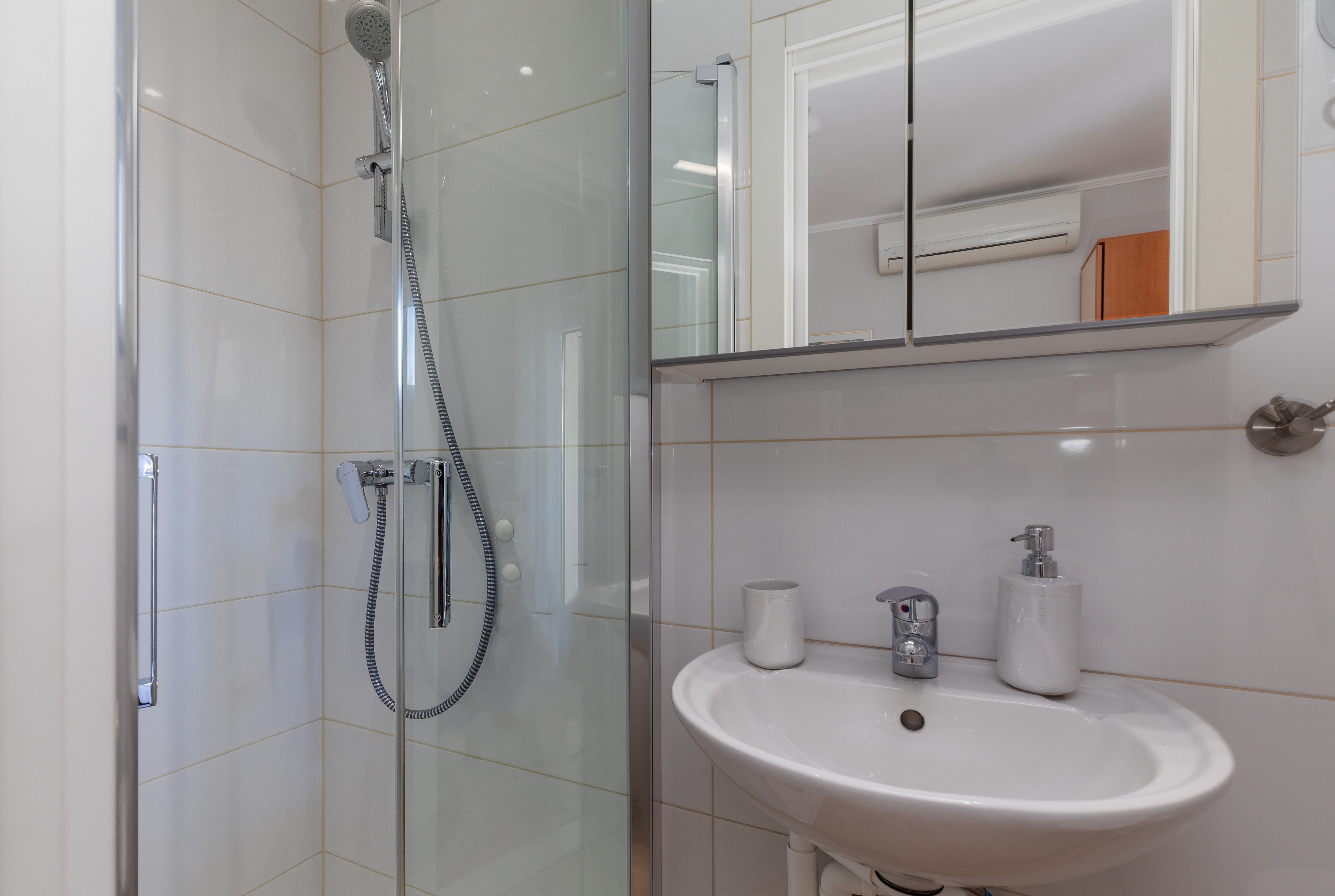 Two bedroom apartment with balcony Duće, Omiš (A-5973-b)