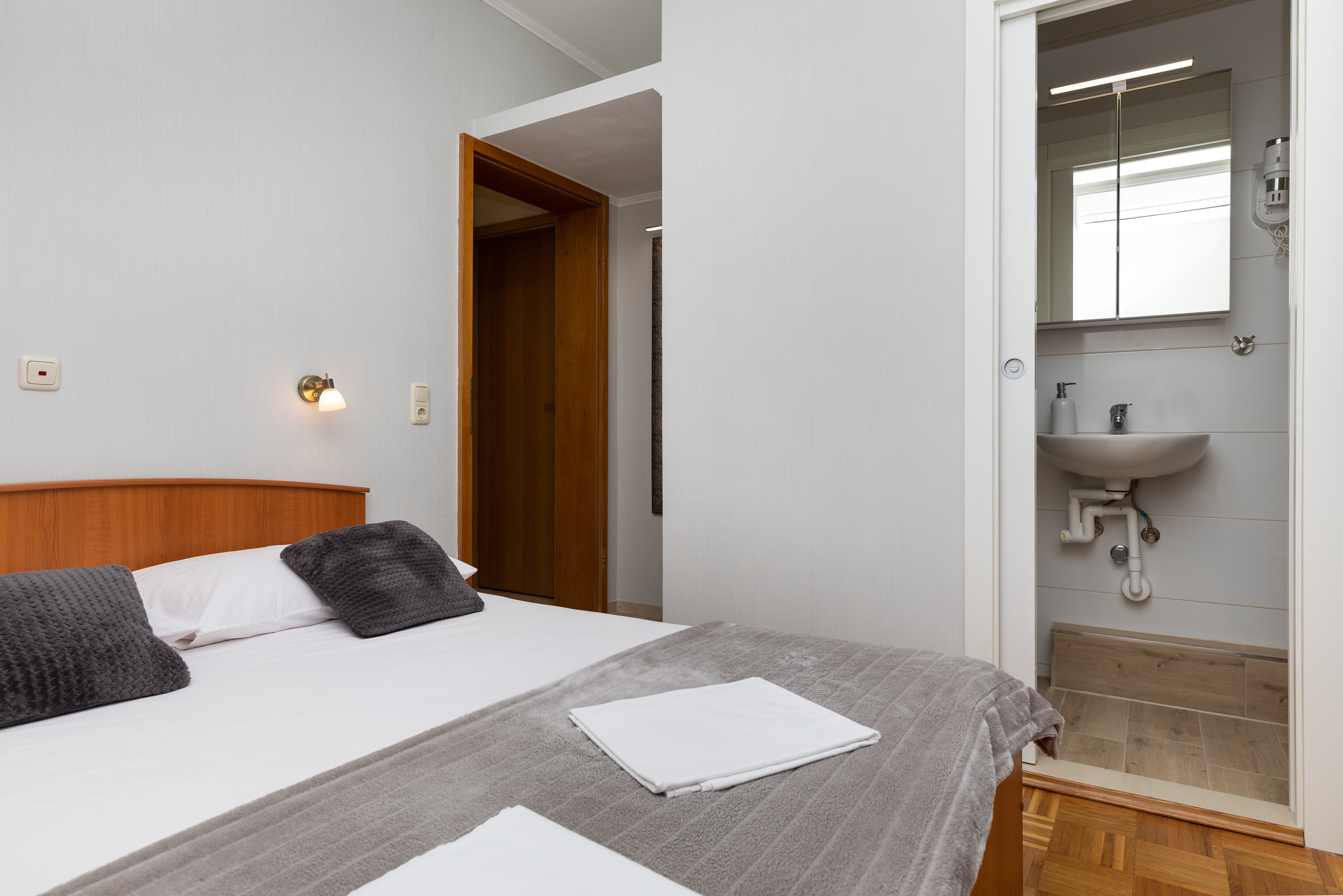 Two bedroom apartment with balcony Duće, Omiš (A-5973-b)