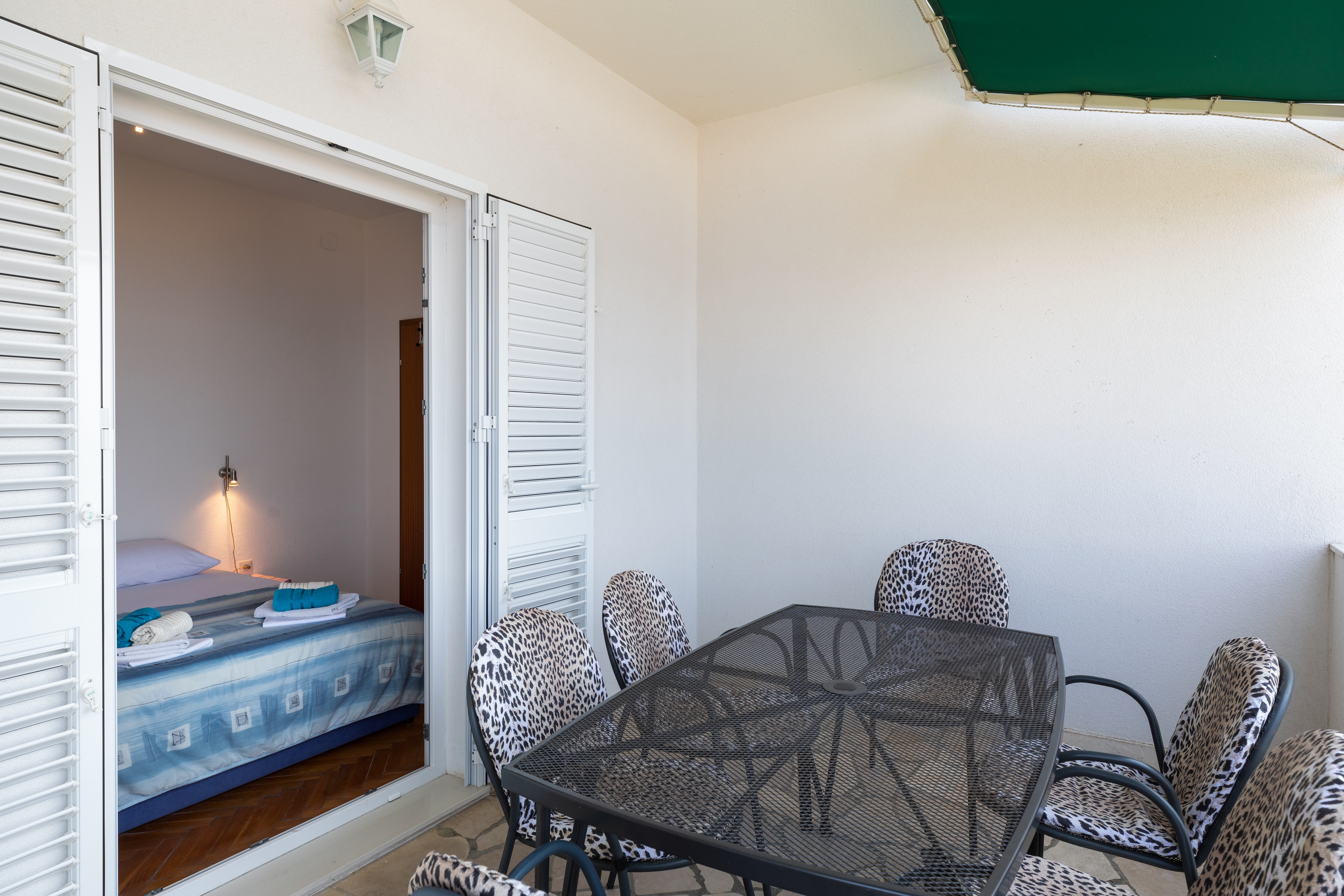 Two bedroom apartment with terrace and sea view Pisak, Omiš  A-a