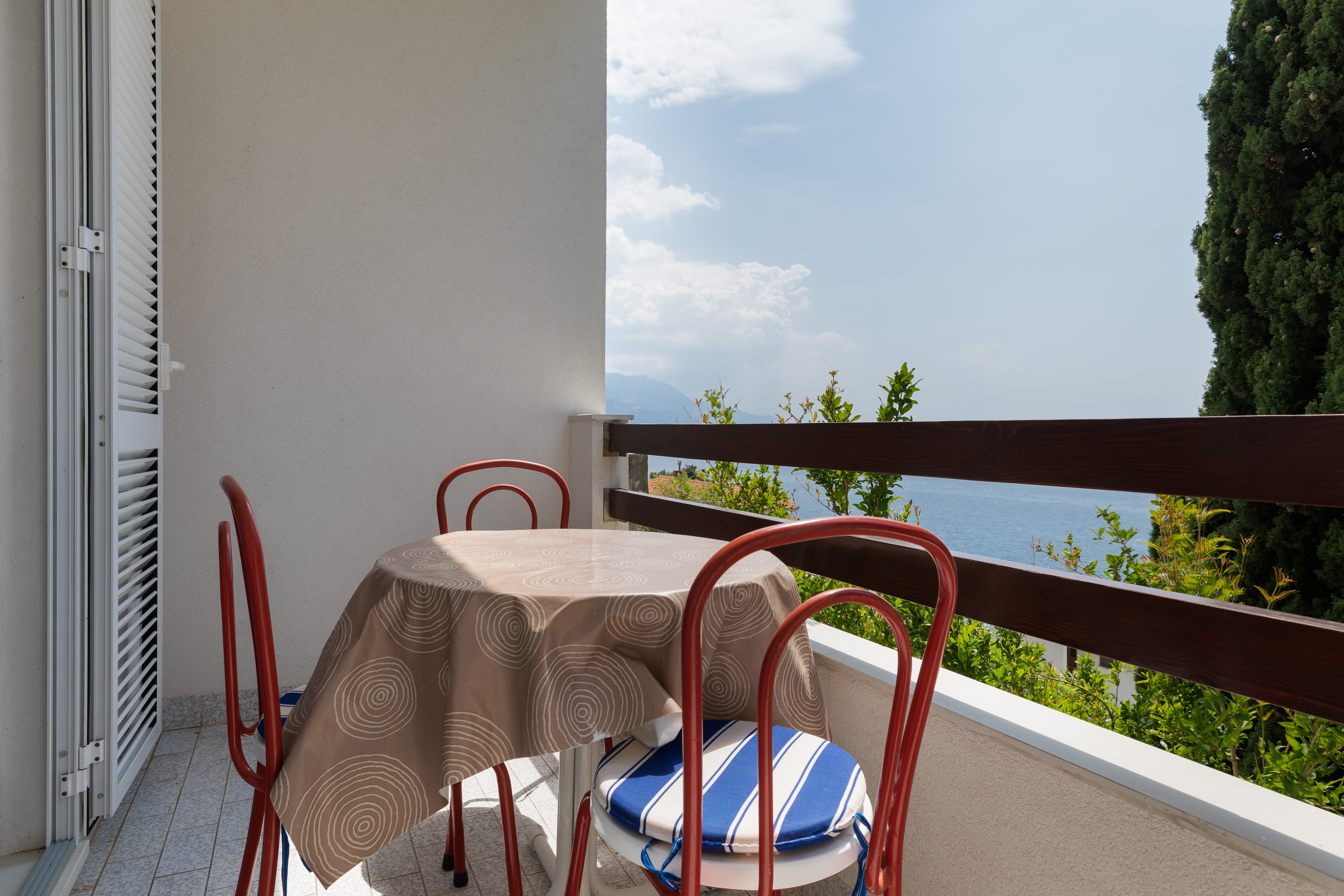 One bedroom apartment with terrace and sea view Pisak, Omiš (A-5975-c) One bedroom apartment with terrace and sea view Pisak, Omiš (A-5975-c)