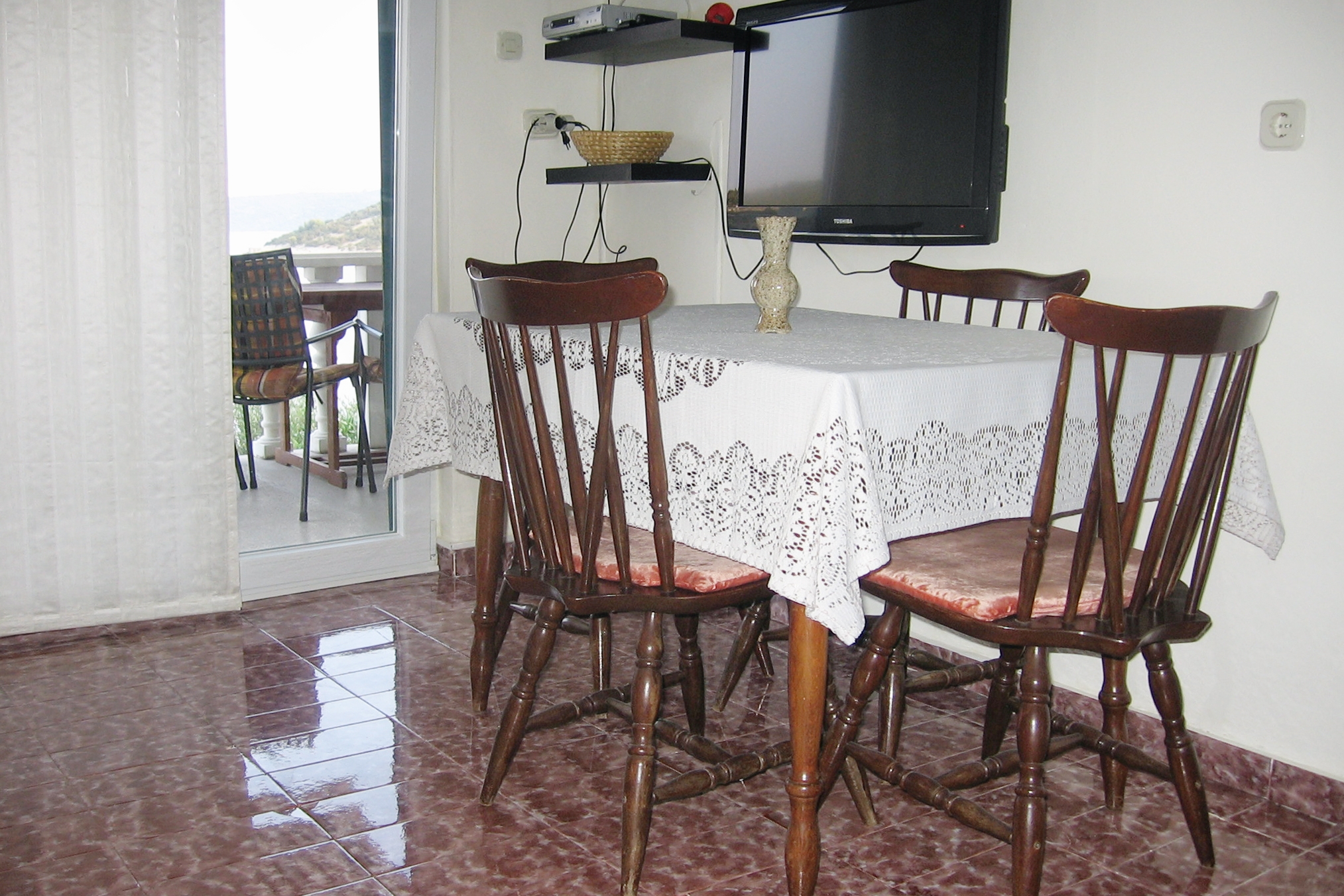 Two bedroom apartment near beach Vinišće, Trogir (A-5981-a) Two bedroom apartment near beach Vinišće, Trogir (A-5981-a)