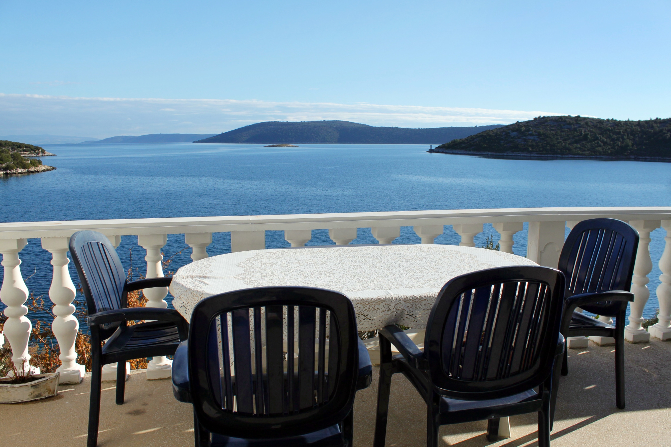 Two bedroom apartment near beach Vinišće, Trogir (A-5981-a) Two bedroom apartment near beach Vinišće, Trogir (A-5981-a)