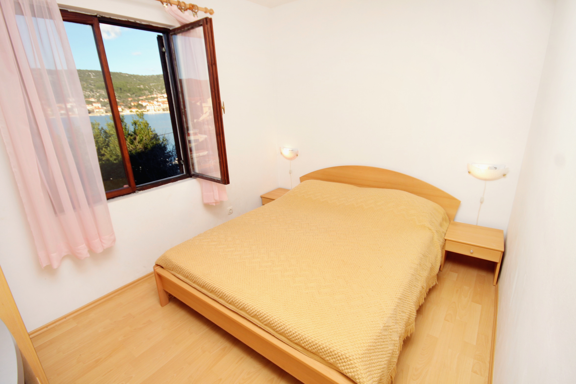 Two bedroom apartment near beach Vinišće, Trogir  A-a
