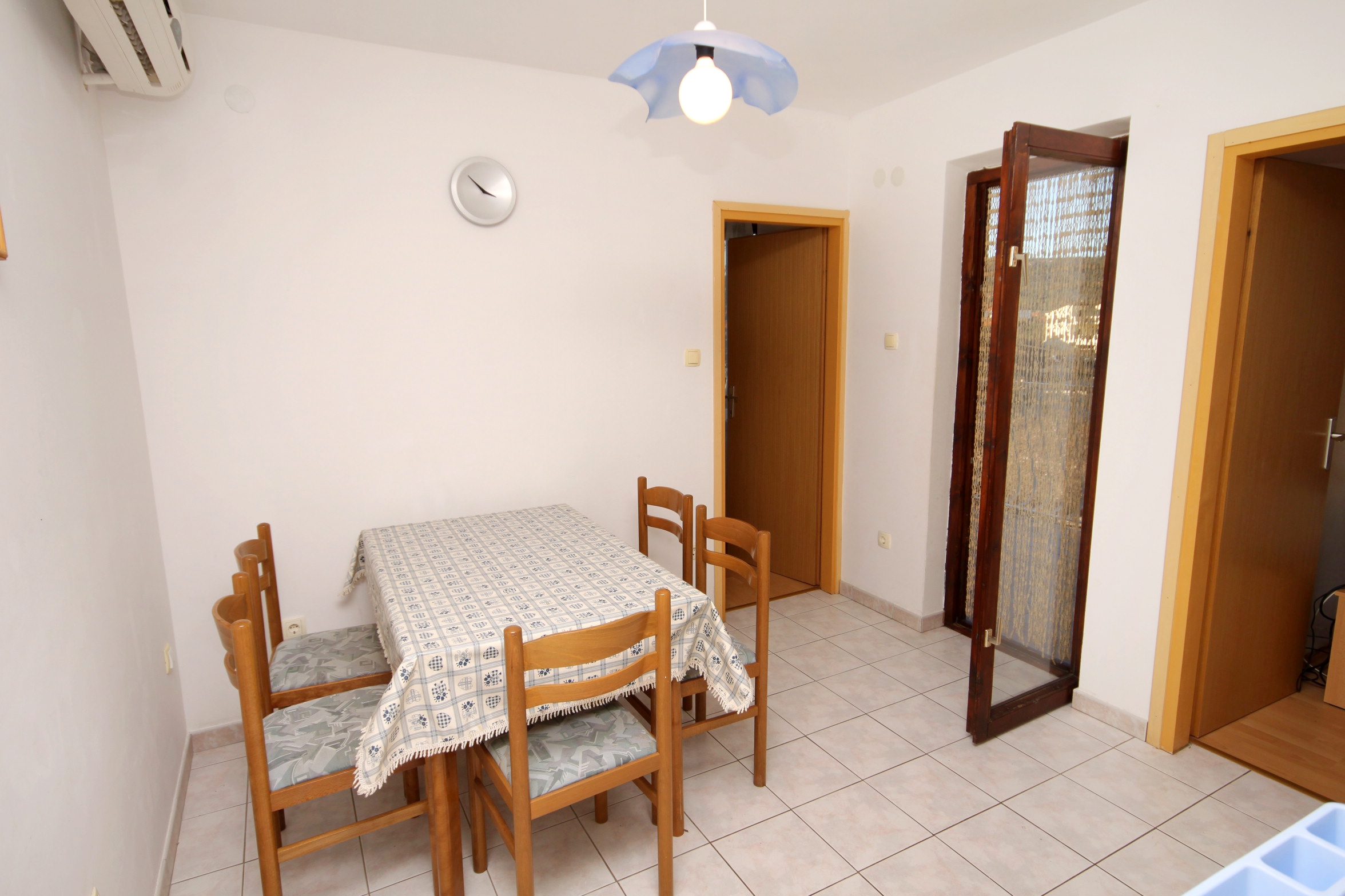 Two bedroom apartment near beach Vinišće, Trogir  A-a