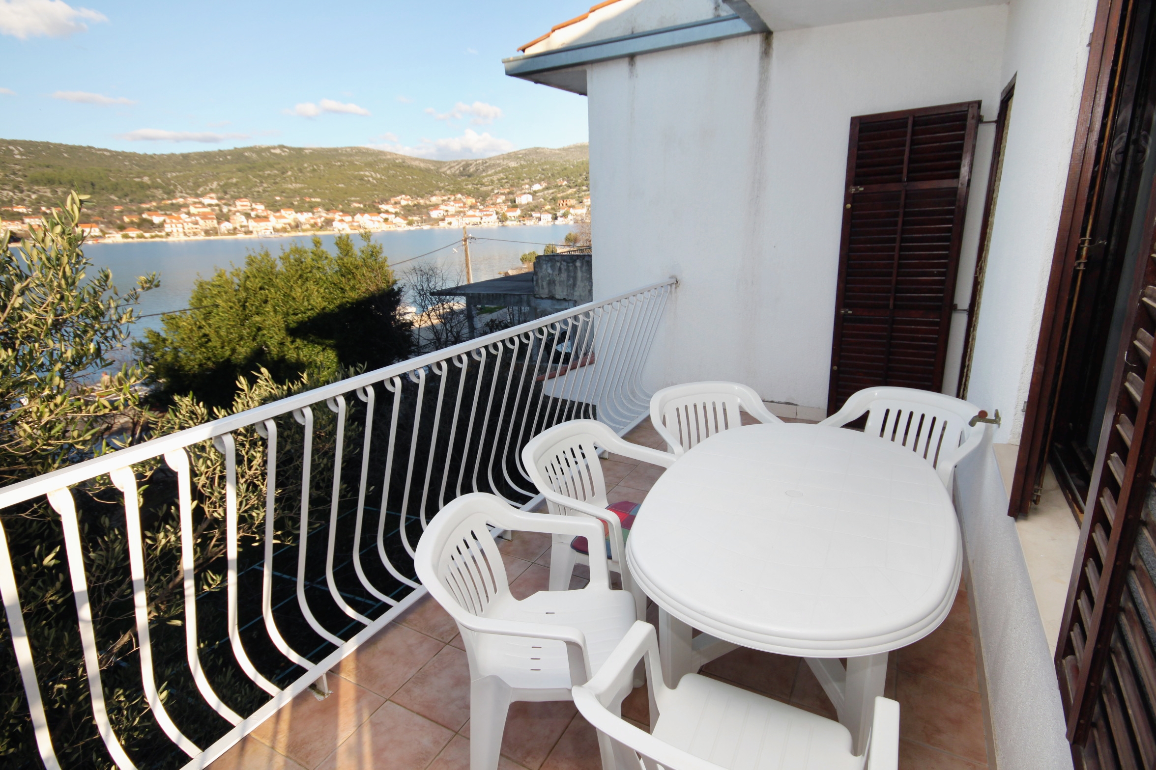 Two bedroom apartment near beach Vinišće, Trogir  A-a