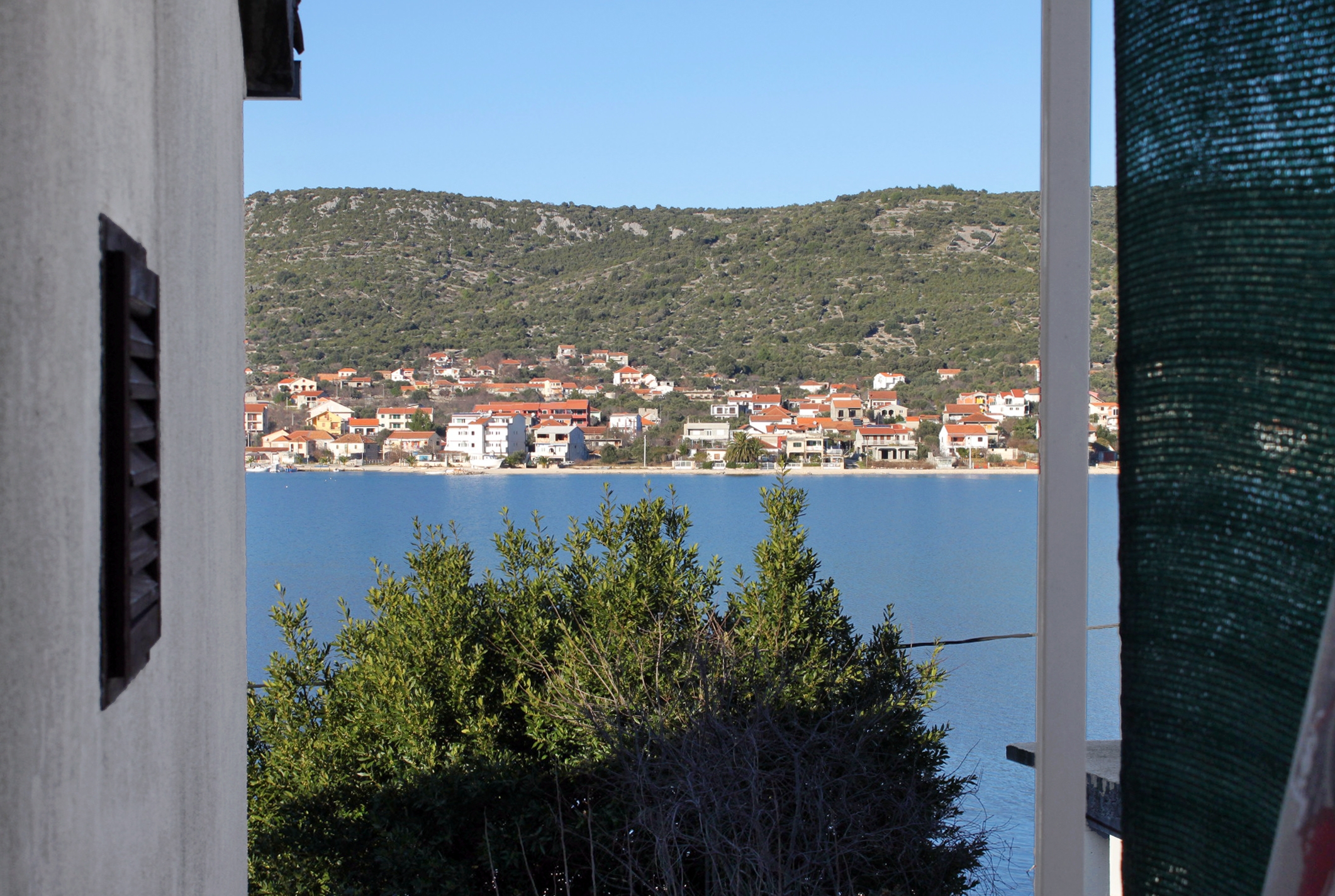 One bedroom apartment near beach Vinišće, Trogir  A-b