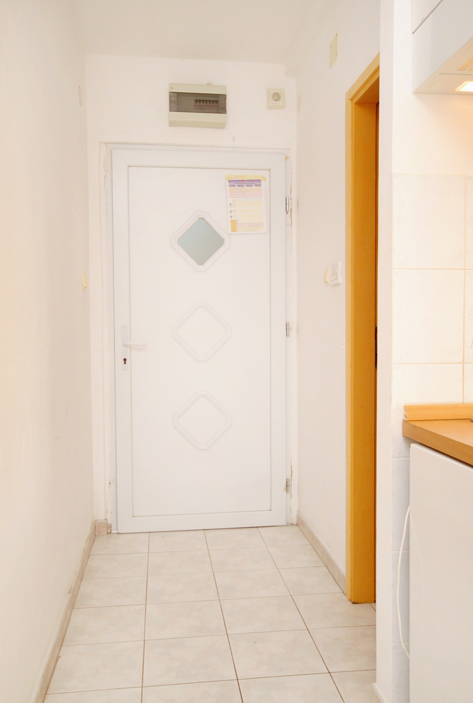 One bedroom apartment near beach Vinišće, Trogir  A-b