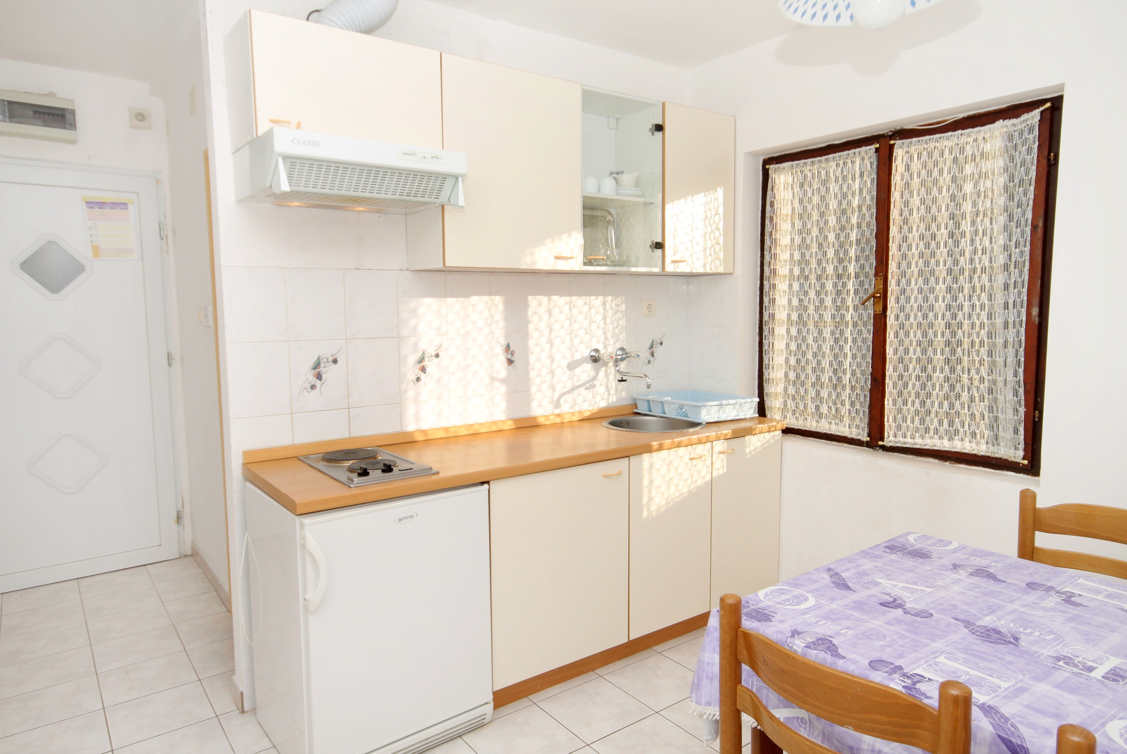 One bedroom apartment near beach Vinišće, Trogir  A-b