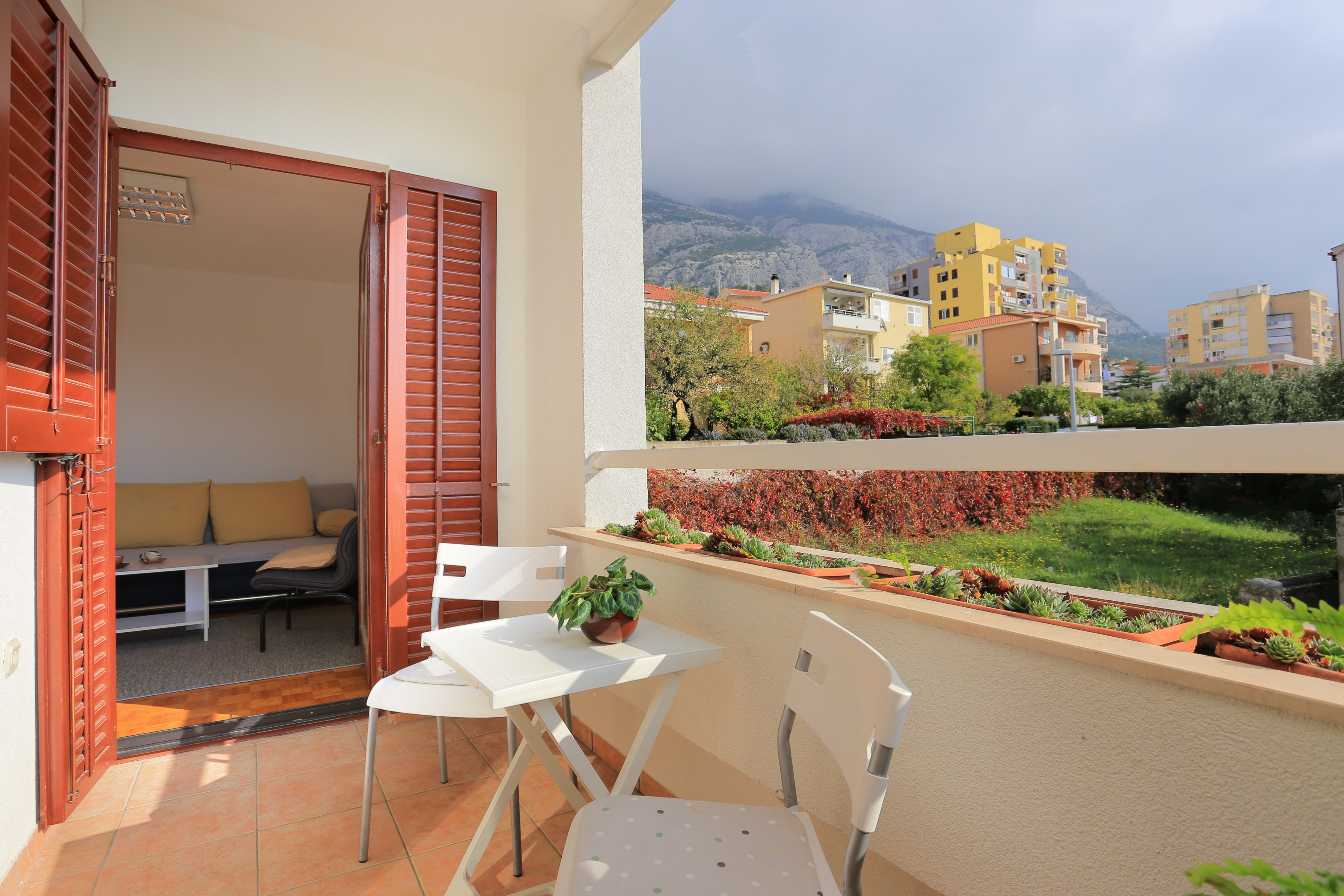 Two bedroom apartment with terrace Makarska  A-a