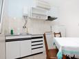 Kuchyně Duće, Kuchyně v ubytování typu apartment, s klimatizací, domácí mazlíčci povoleni a WiFi.