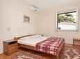 Duće, Bedroom in the apartment, air condition available, (pet friendly) and WiFi.