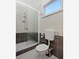 Duće, Bathroom in the studio-apartment, (pet friendly) and WiFi.