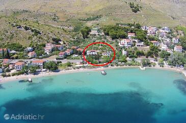 Duće, Omiš, Hébergement 5987 - Appartement à proximité de la mer avec une plage de sables.