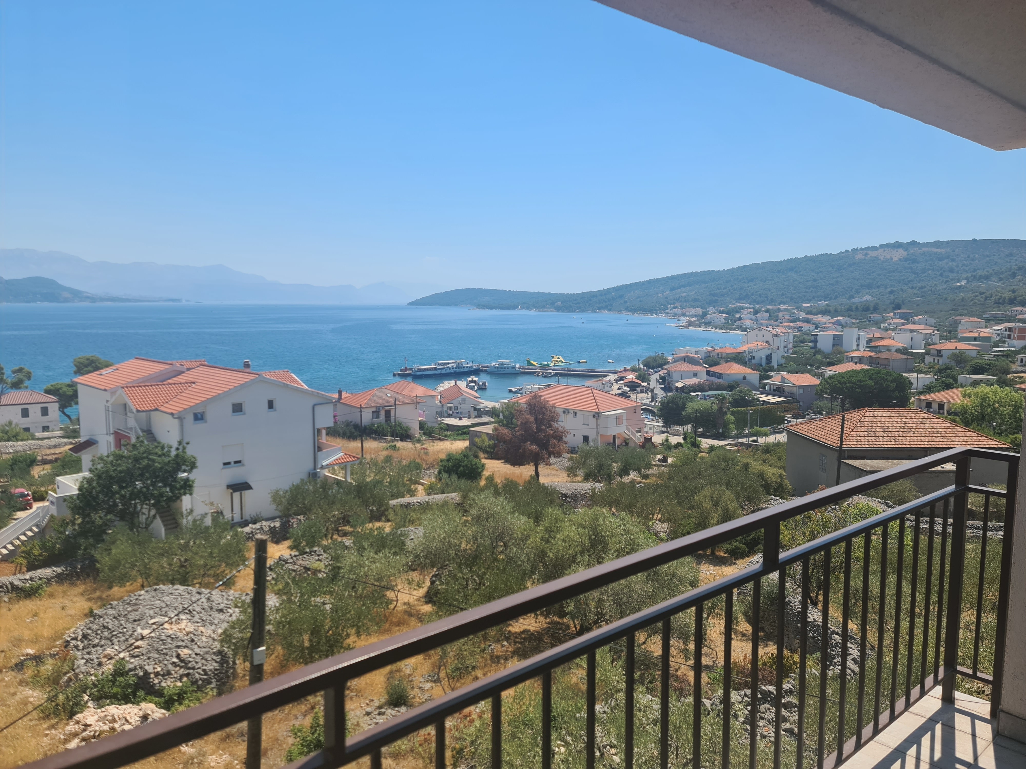 Two bedroom apartment with terrace and sea view Slatine, Čiovo  A-b