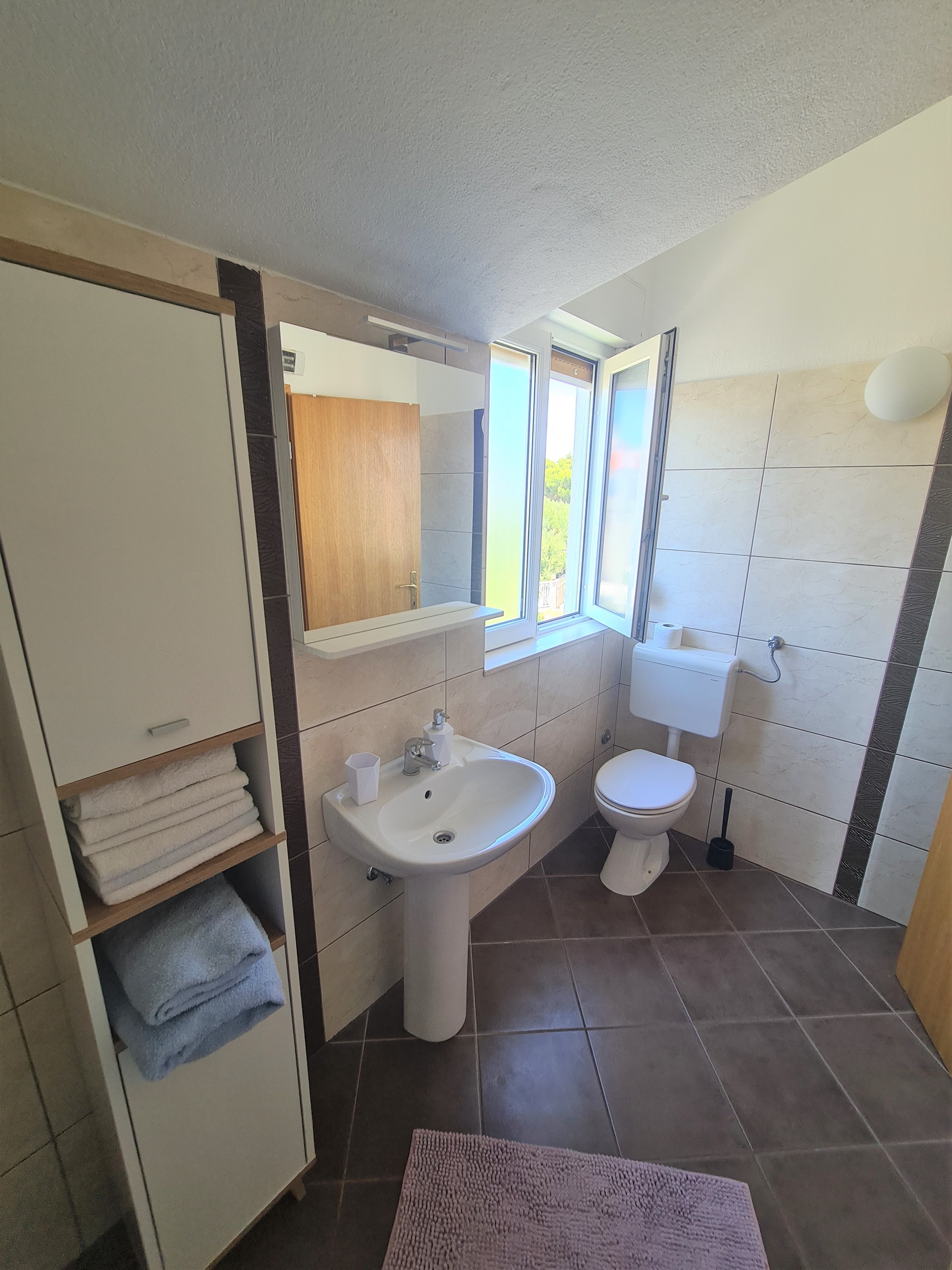 Two bedroom apartment with terrace and sea view Slatine, Čiovo  A-b