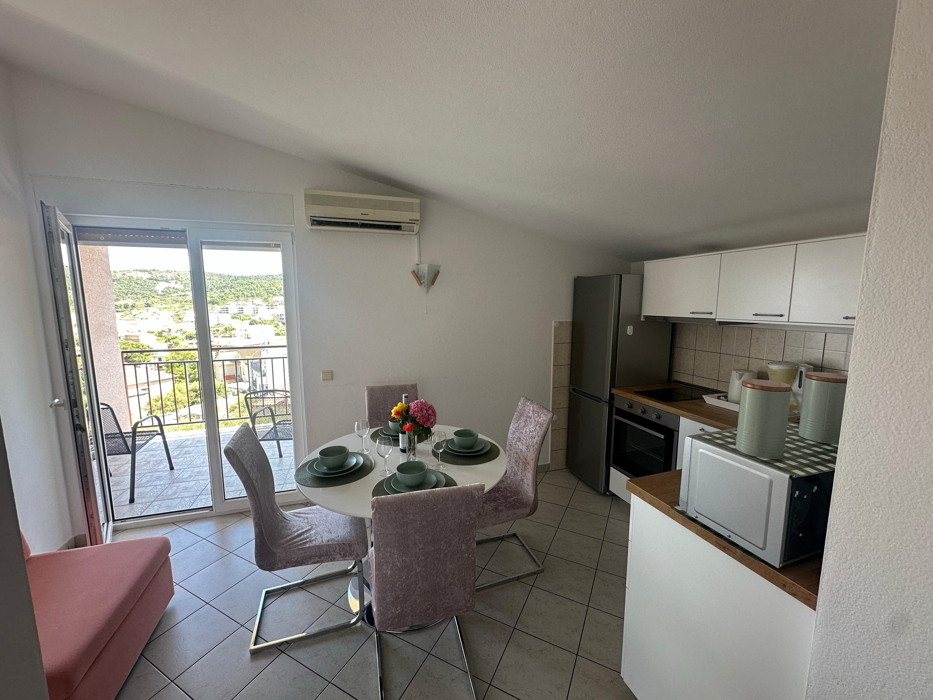 Two bedroom apartment with terrace and sea view Slatine, Čiovo (A-5998-b) Two bedroom apartment with terrace and sea view Slatine, Čiovo (A-5998-b)