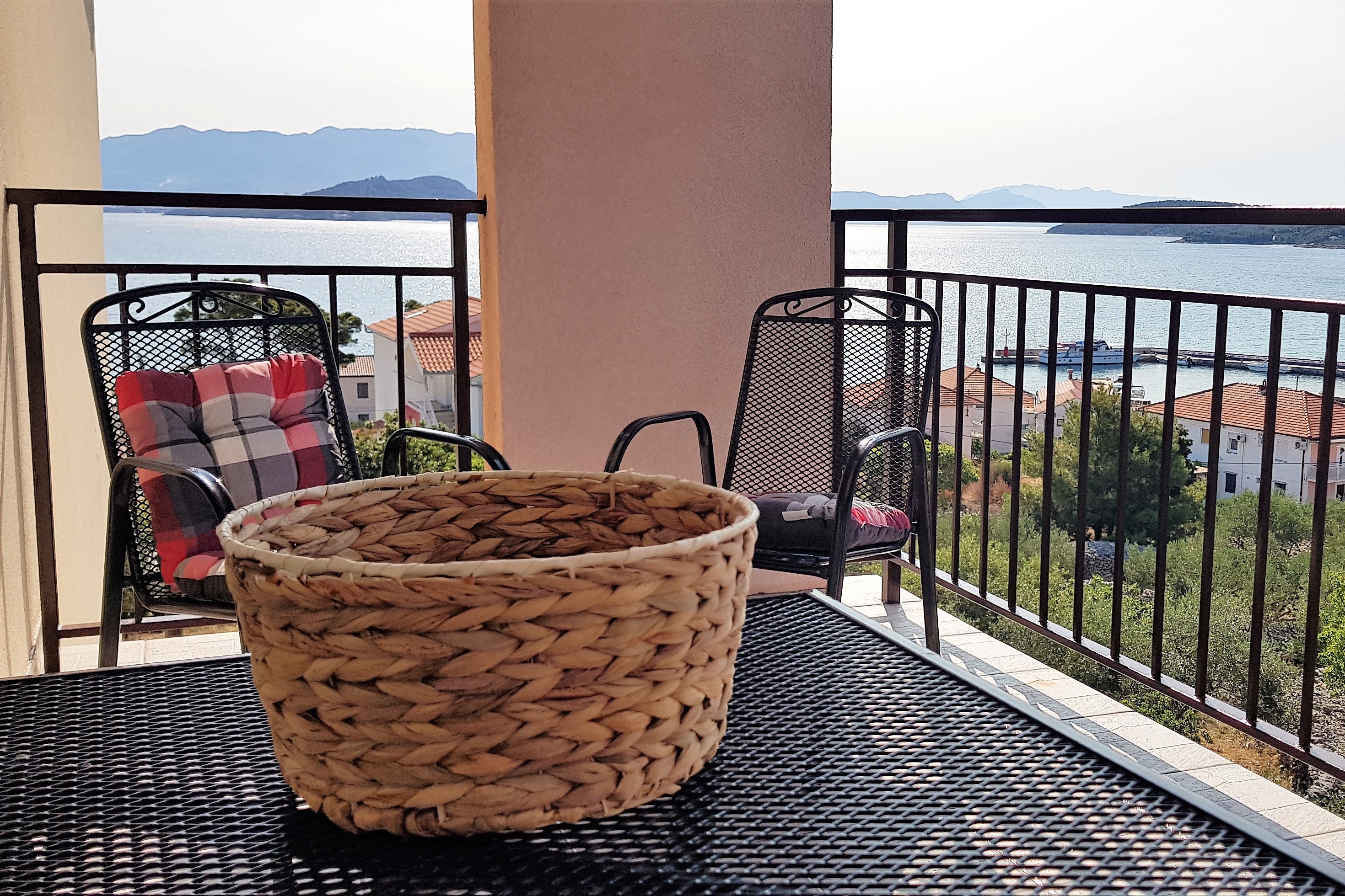 Two bedroom apartment with terrace and sea view Slatine, Čiovo (A-5998-b) Two bedroom apartment with terrace and sea view Slatine, Čiovo (A-5998-b)