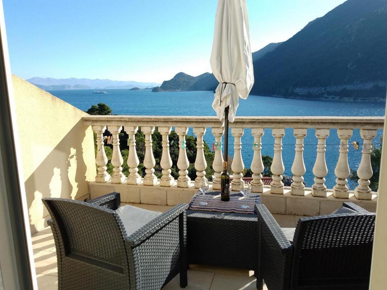 One bedroom apartment with balcony and sea view Sobra, Mljet  A-a