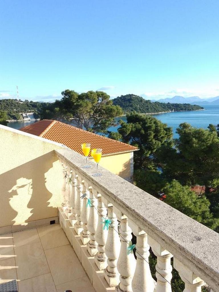 One bedroom apartment with balcony and sea view Sobra, Mljet  A-b