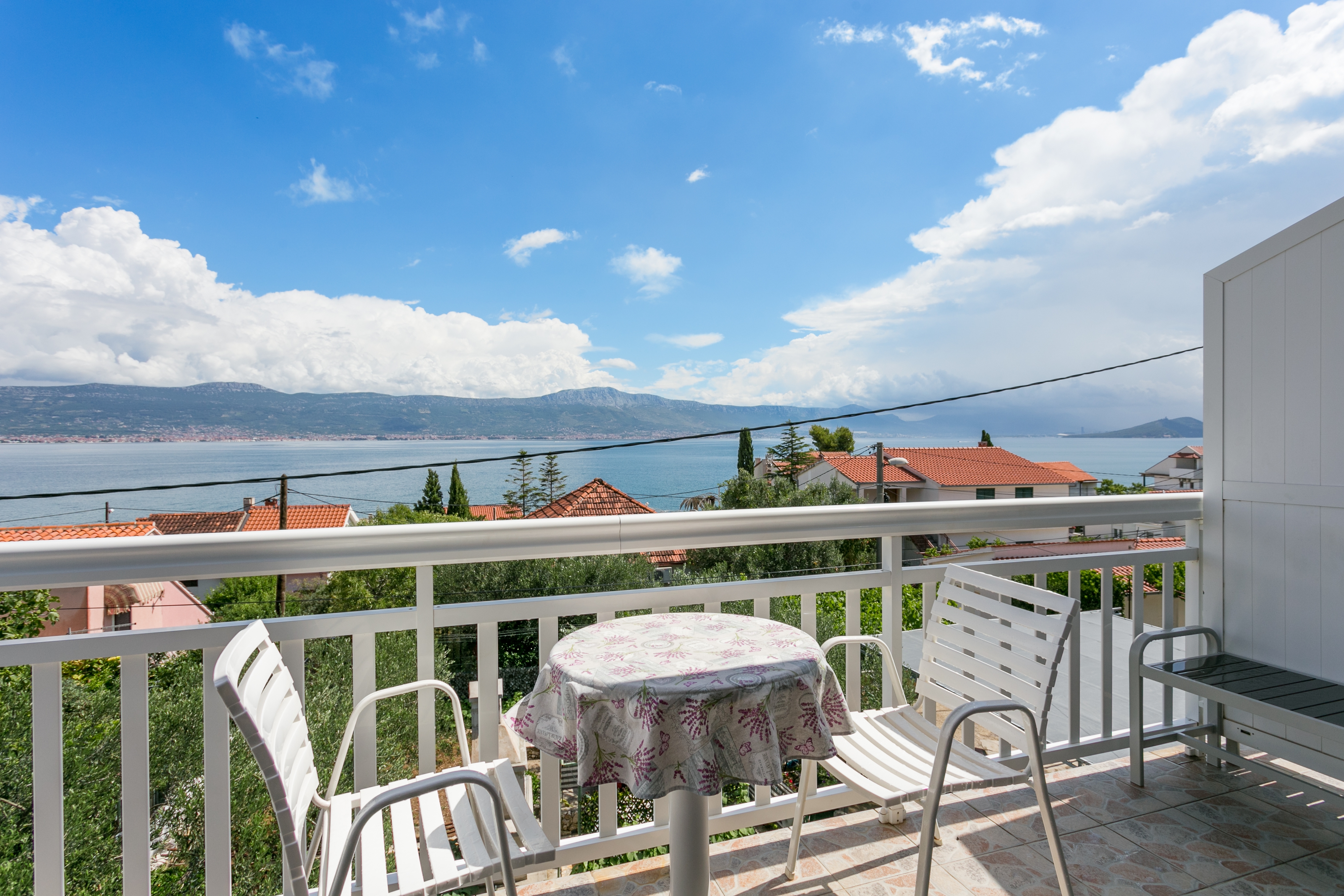 One bedroom apartment with balcony and sea view Slatine, Čiovo  A-b