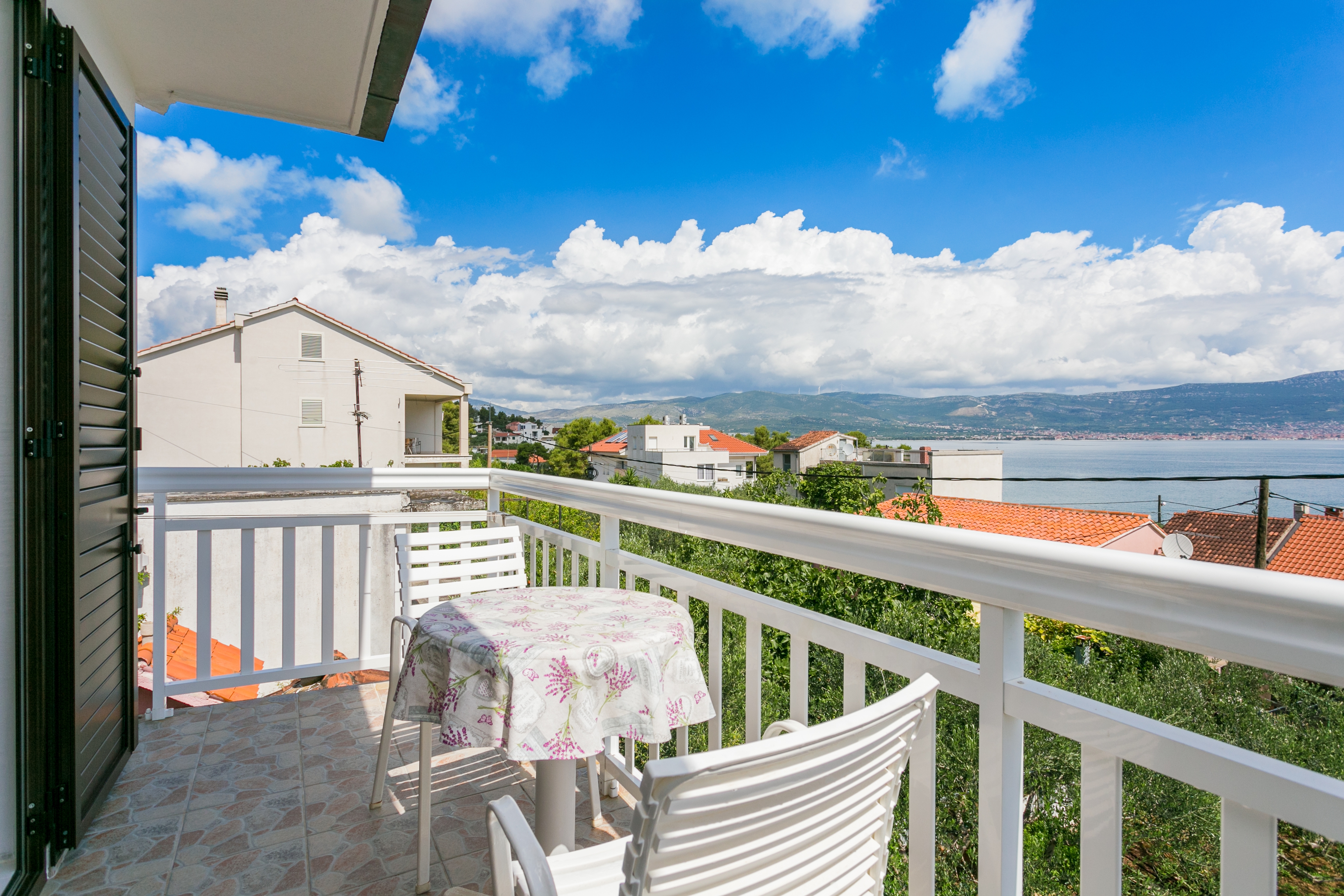 One bedroom apartment with balcony and sea view Slatine, Čiovo  A-b