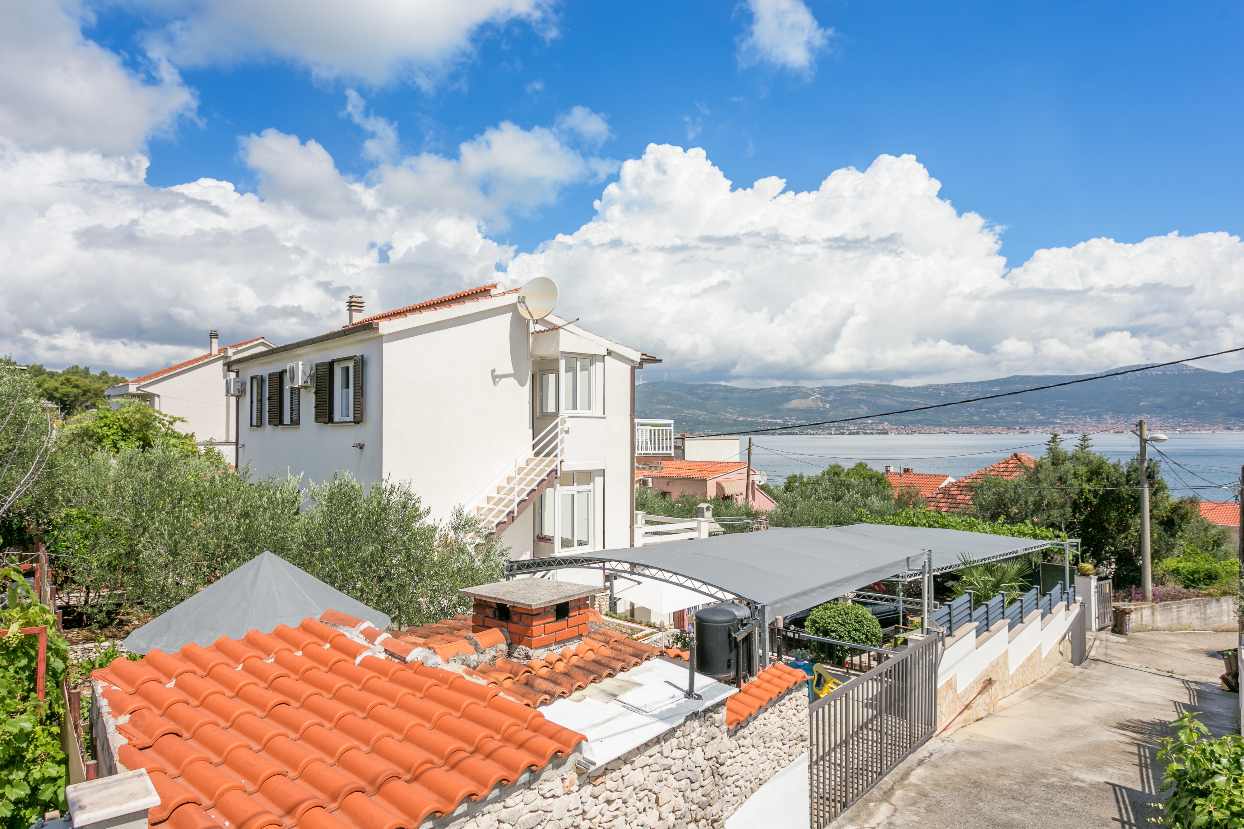 Enosobni apartma Z balkonom in pogledom na morje Slatine, Čiovo  A-c