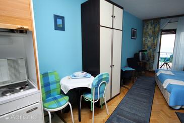 Dining room Lokva Rogoznica, Dining room in the studio-apartment, dopusteni kucni ljubimci i WIFI.