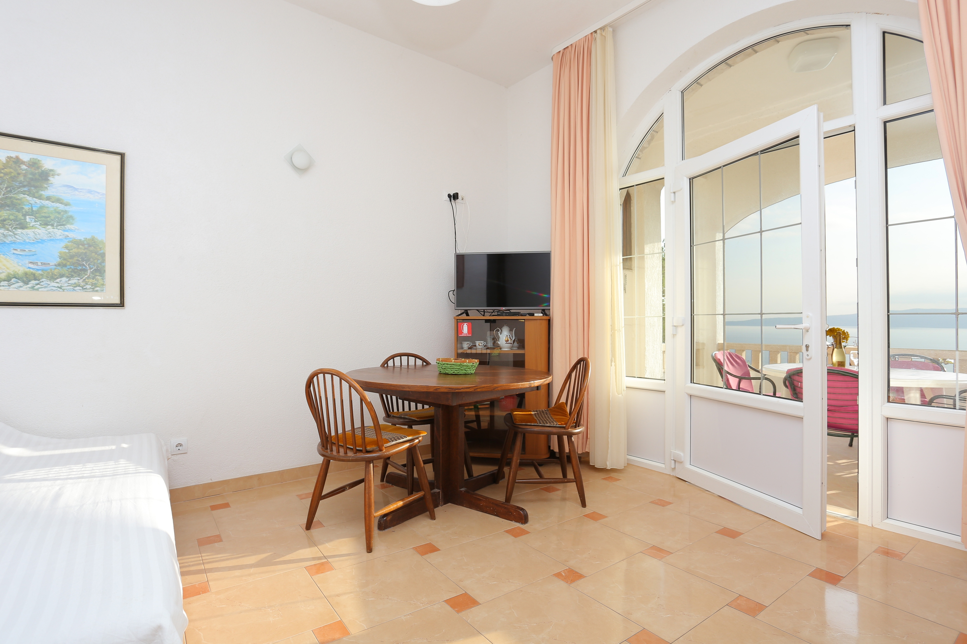 One bedroom apartment with terrace and sea view Brela (Makarska) (A-6006-a)