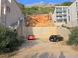 Brela, Makarska, Parkolóhely 6006 - Apartmanok a tenger közelében kavicsos stranddal.