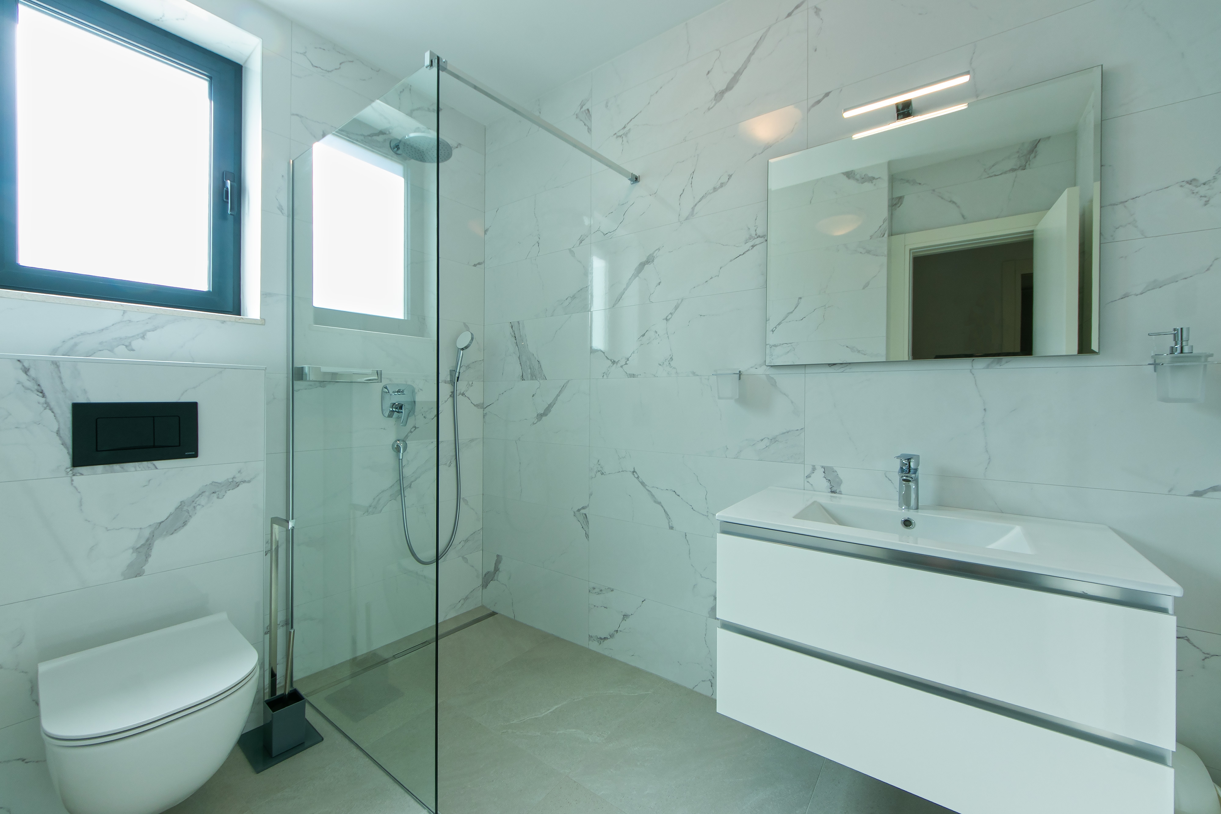 One bedroom apartment near beach Brela, Makarska  A-d