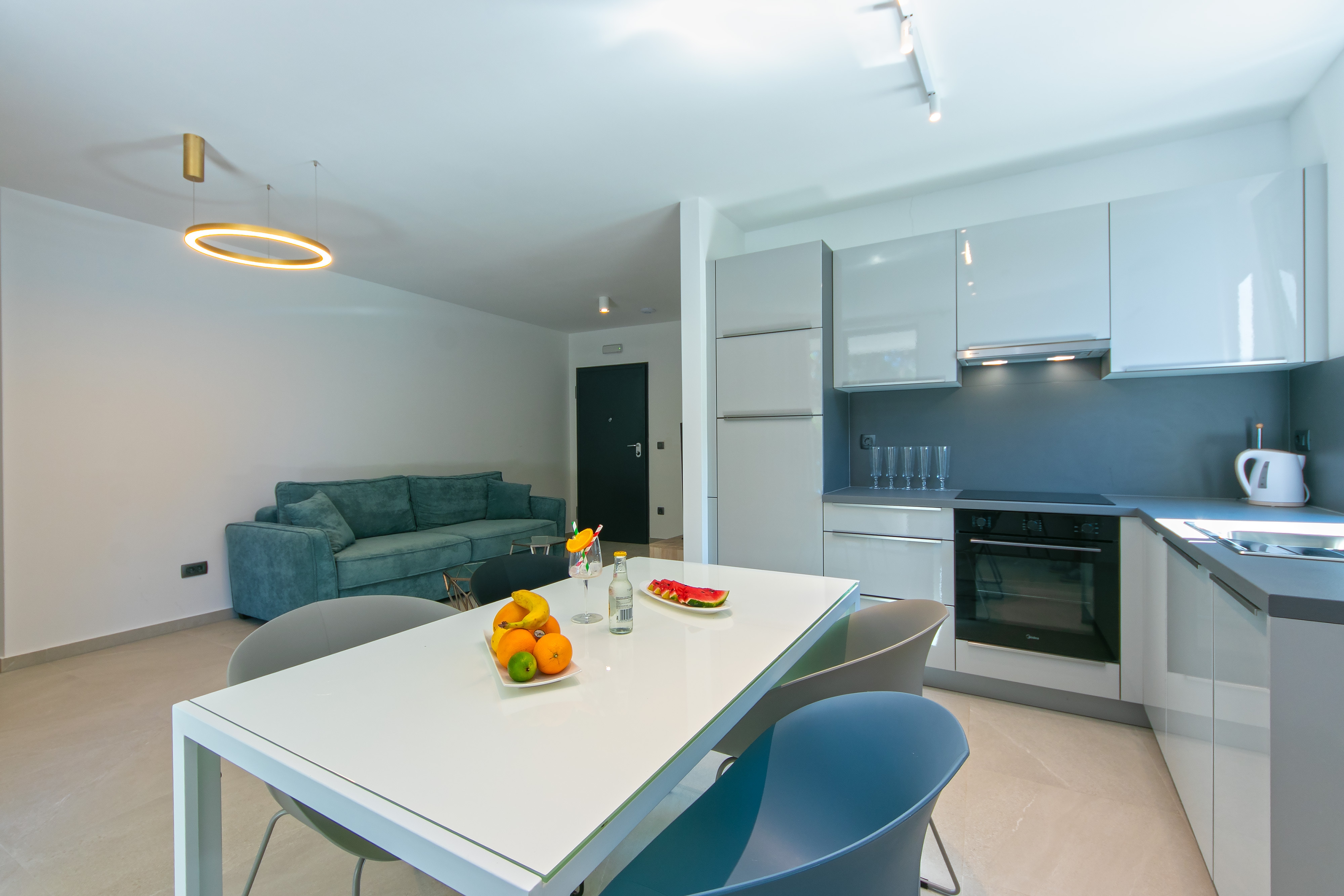 One bedroom apartment near beach Brela (Makarska) (A-6007-d)