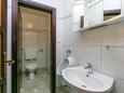 Brela, Toaleta 1 v ubytovacej jednotke studio-apartment, domáci miláčikovia povolení a WiFi.