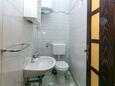 Brela, Toaleta 2 v ubytovacej jednotke studio-apartment, domáci miláčikovia povolení a WiFi.