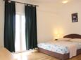 Ložnice Slatine, Ložnice v ubytování typu studio-apartment, s klimatizací a WiFi.