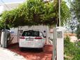 Poljica, Trogir, Parkplatz 6019 - Ferienwohnungen nah am Meer am Kieselstränden.