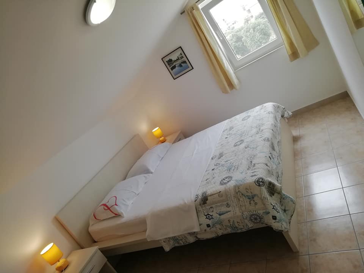 Three bedroom apartment with terrace and sea view Sevid, Trogir (A-6024-a)