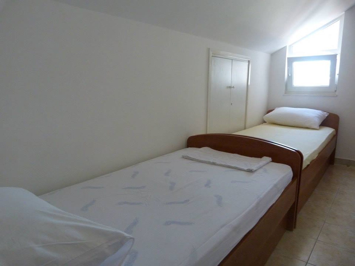 Three bedroom apartment with terrace and sea view Sevid, Trogir (A-6024-a)