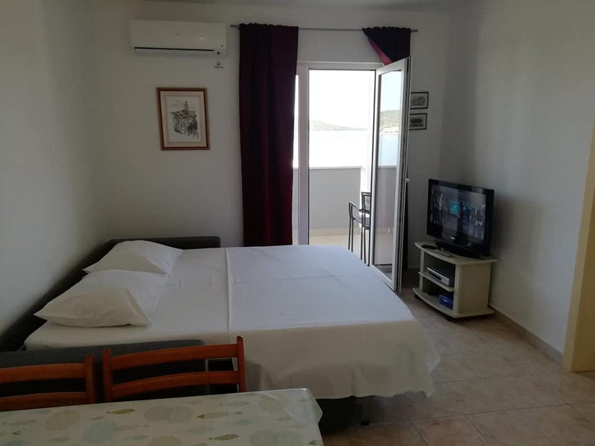 One bedroom apartment with terrace and sea view Sevid, Trogir (A-6024-b)