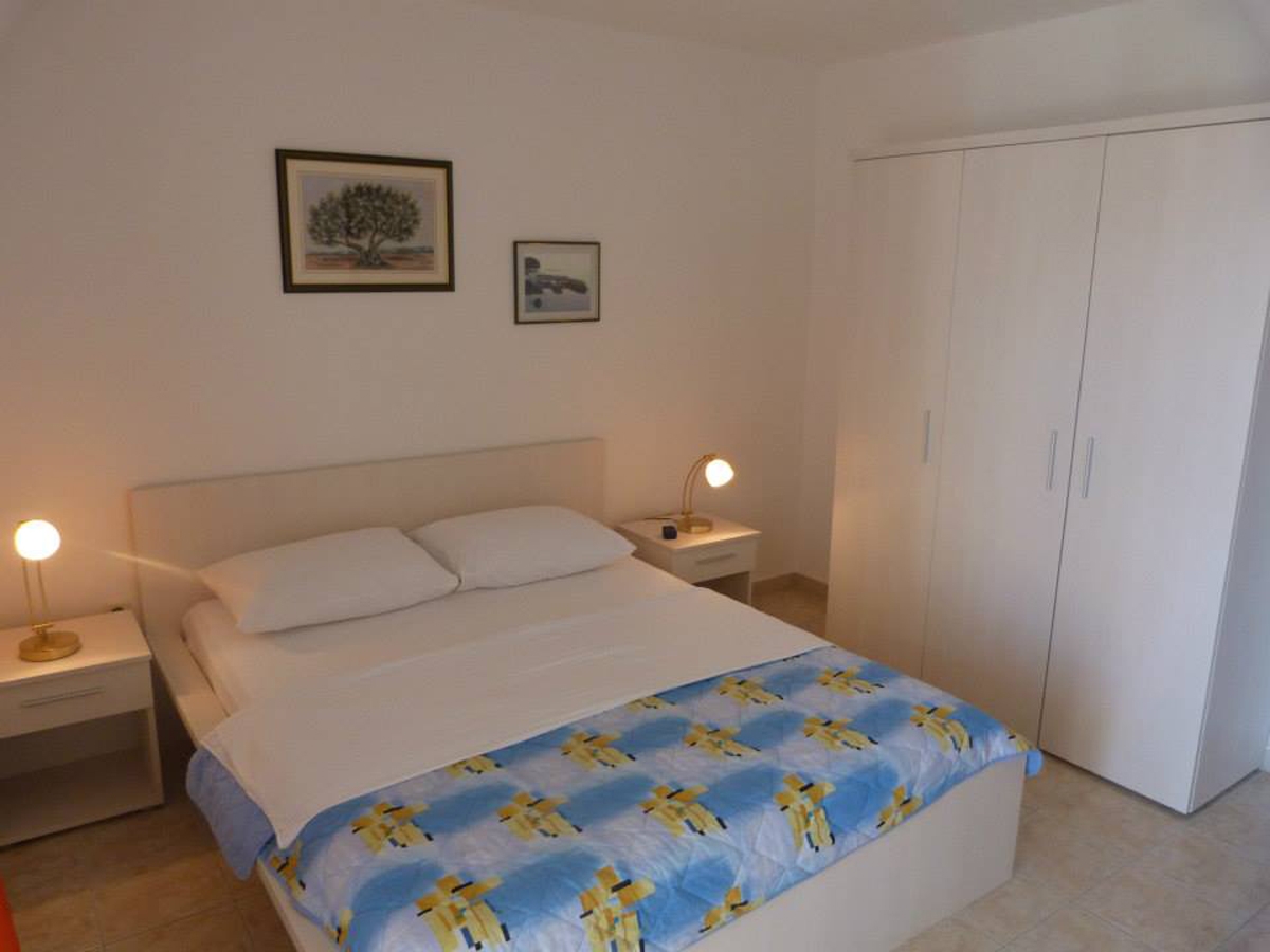 Two bedroom apartment with terrace and sea view Sevid, Trogir (A-6024-f)