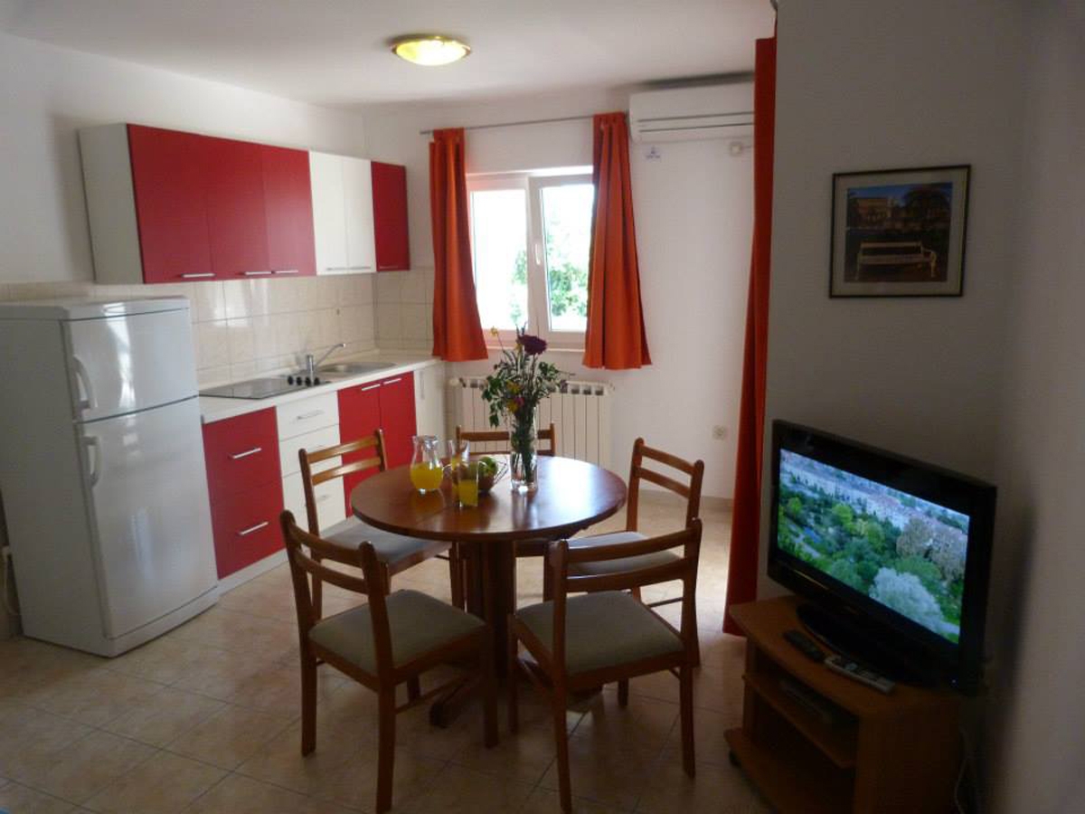 Two bedroom apartment with terrace and sea view Sevid, Trogir (A-6024-f)