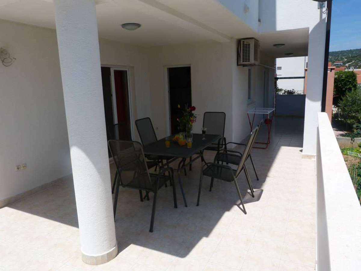 Two bedroom apartment with terrace and sea view Sevid, Trogir (A-6024-f)
